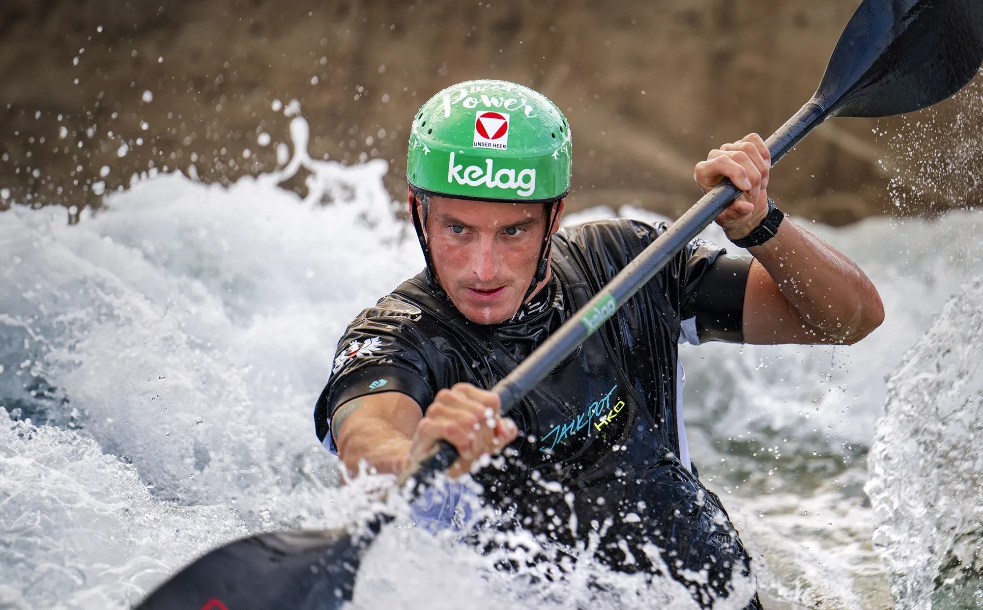 Kajak im Wildwasser, Paddel im Spritzwasser